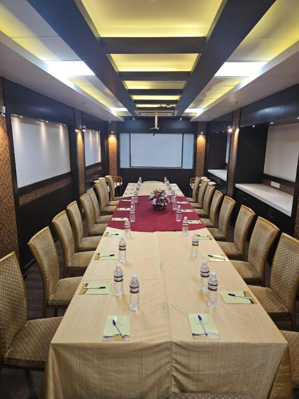 Hotel Park Elanza Chennai Exterior foto