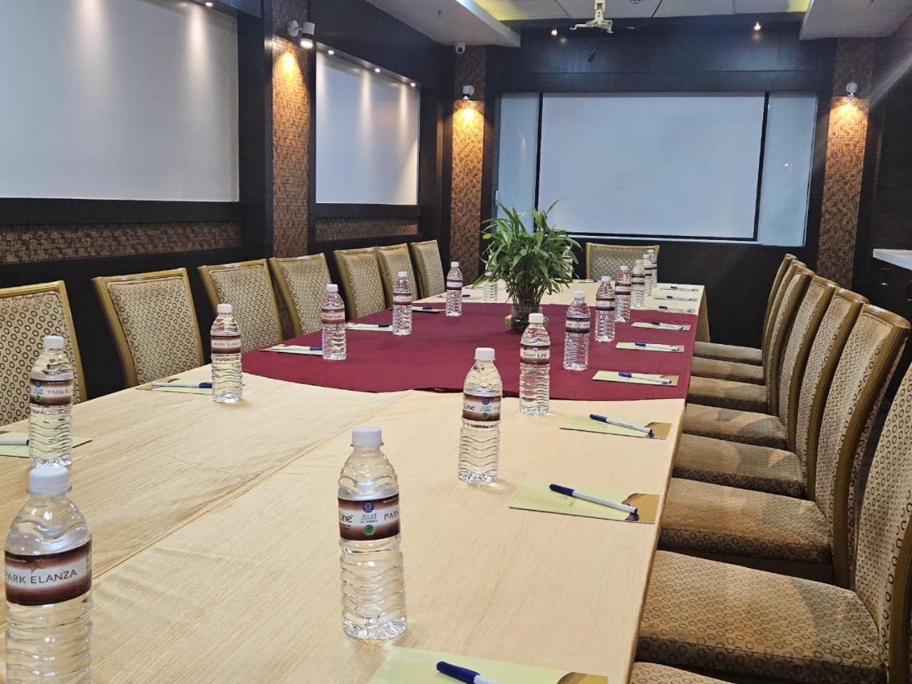 Hotel Park Elanza Chennai Exterior foto